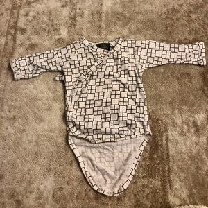 Kate Quinn long sleeved kimono bodysuit 3-6 months
